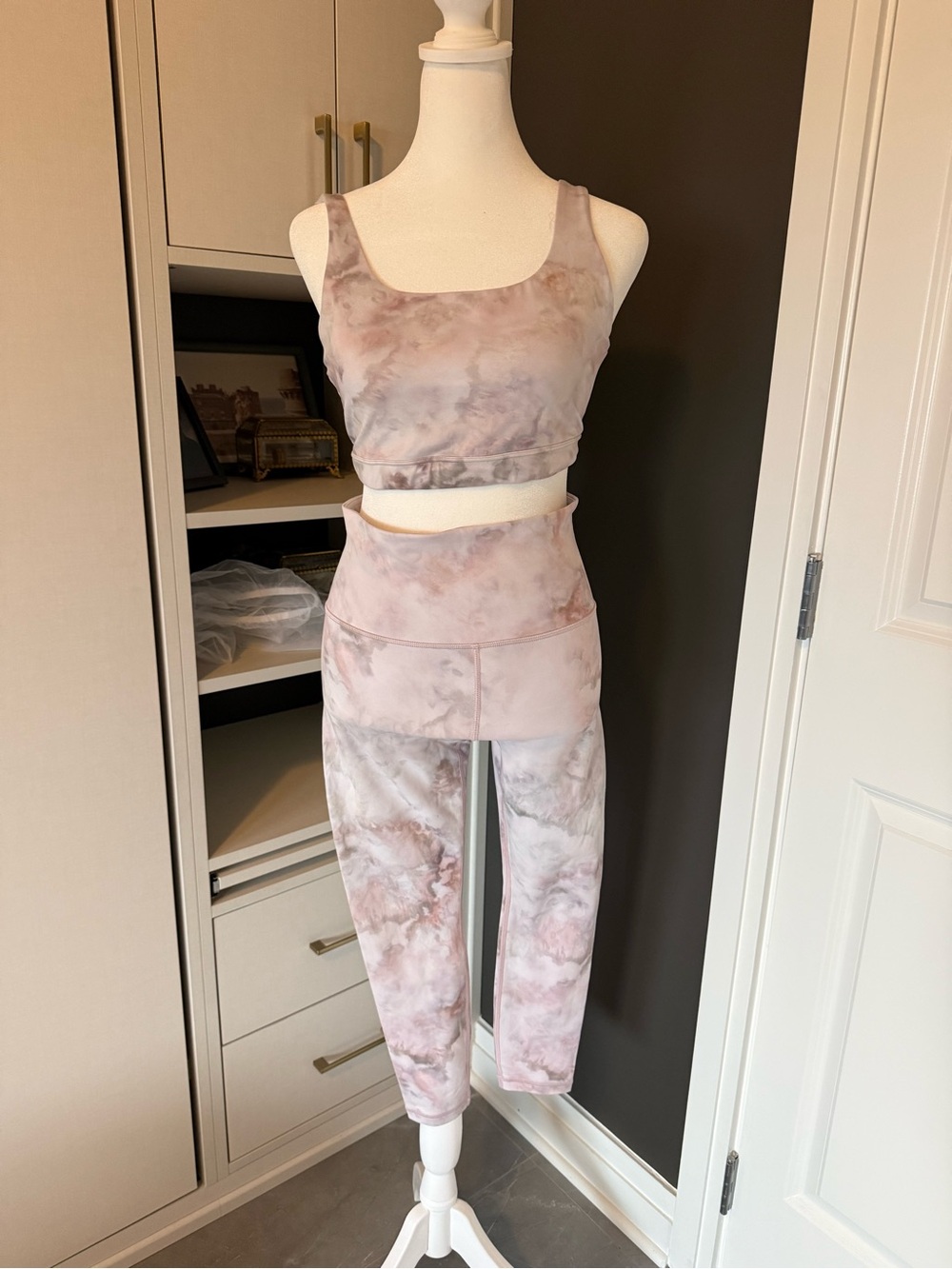 Athleta Elation Snow Dye 7/8 tight and matching bra